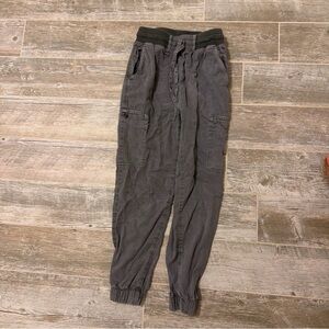 Aerie women’s Gray Cargo Pant Joggets w drawstring waist